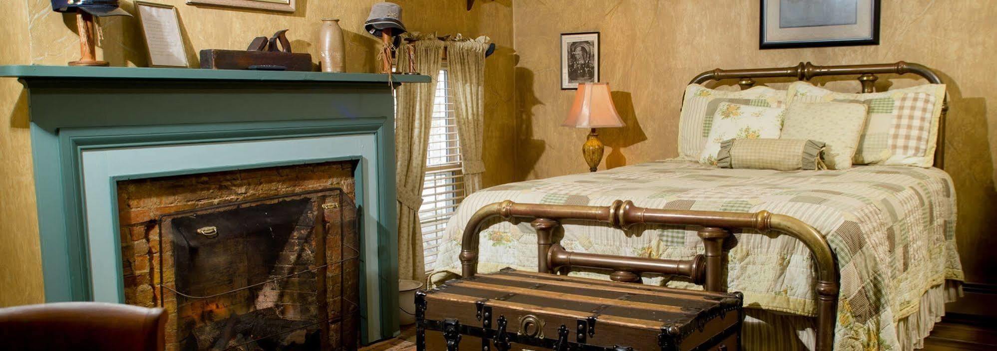 Munro House Bed And Breakfast Jonesville Extérieur photo
